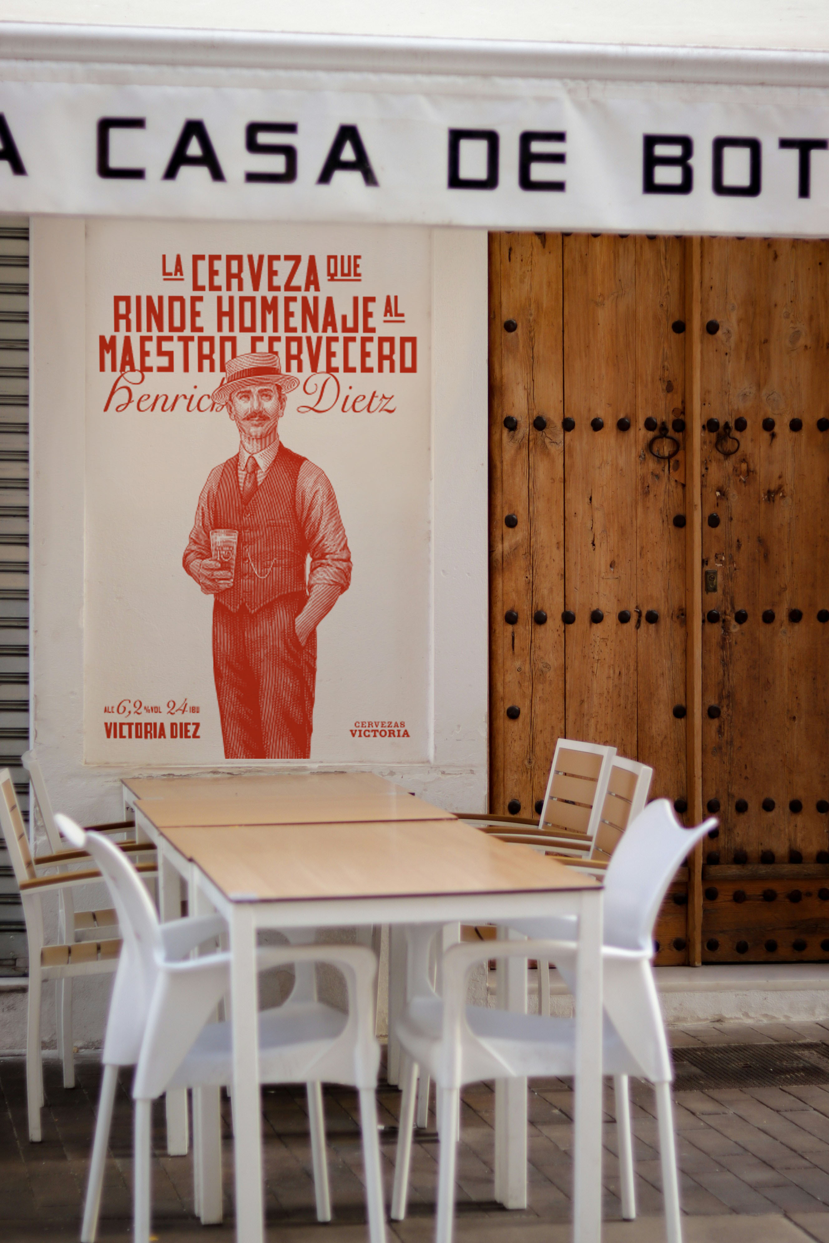 Fachada de un local con la identidad de Cervezas Victoria